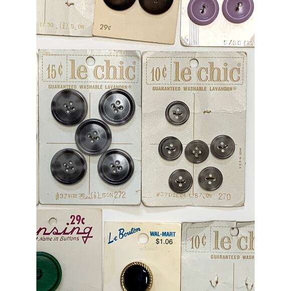 Buttons Vintage Lot 10 La Mode le chic Landsing Exquisit Le Button on Cards - Picture 5 of 16